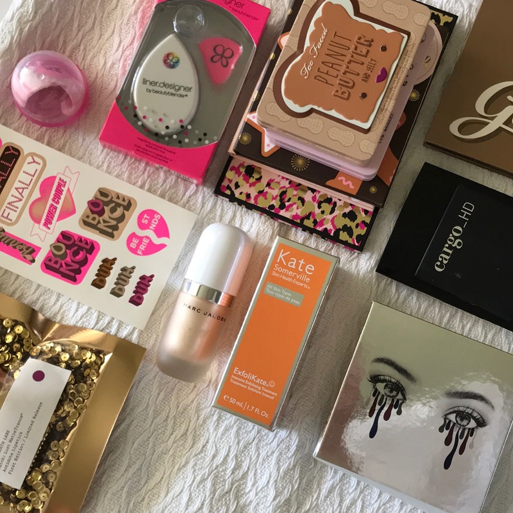 Huge Makeup Bundle with FREE Lumee Case